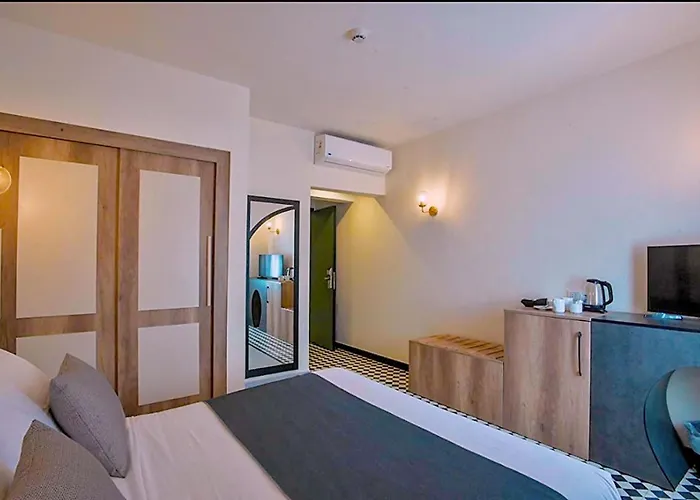 Moreno & Hotel 4*